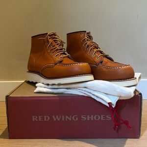 NWT Women’s Red Wing Heritage Classic Moc in Oro Legacy Leather | 8.5